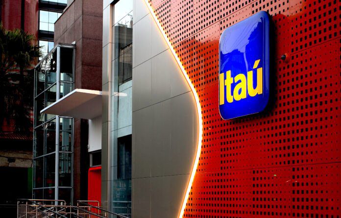 Conozca las tarjetas del Banco Itaú dirigidas a personas físicas y a empresas.